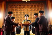 Kapolri Terima Tanjak dari LAM Riau